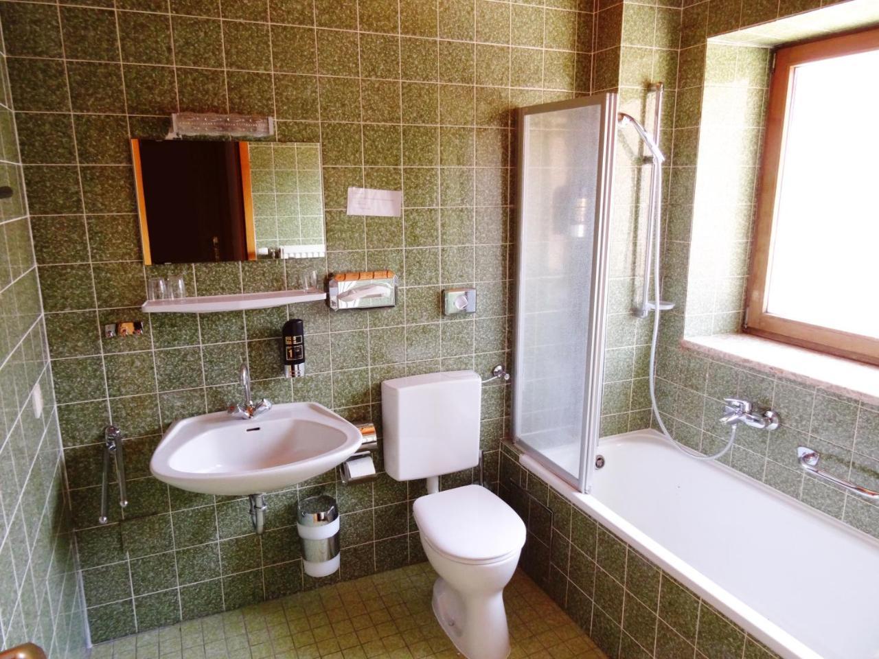Hotel Gasthof Forelle Siegsdorf Kültér fotó
